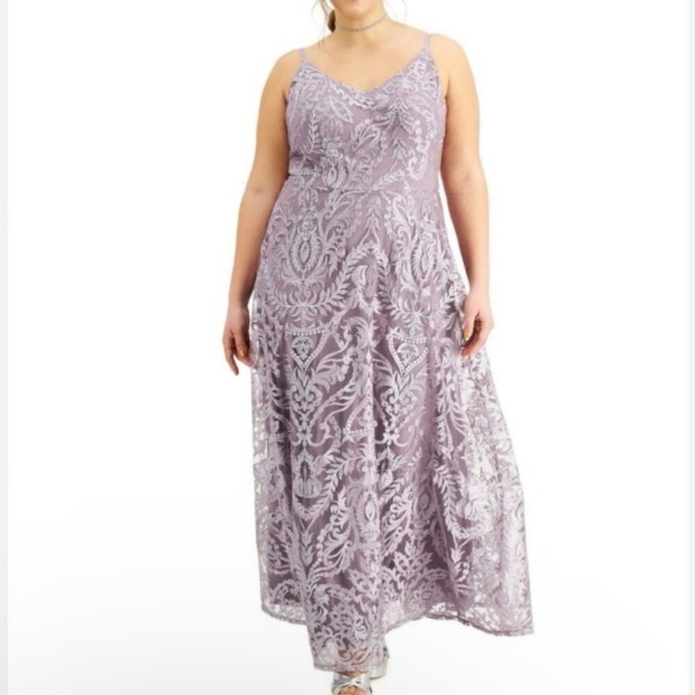 Speechless Plus Size 16 Damask Pattern V-Neck For… - image 1